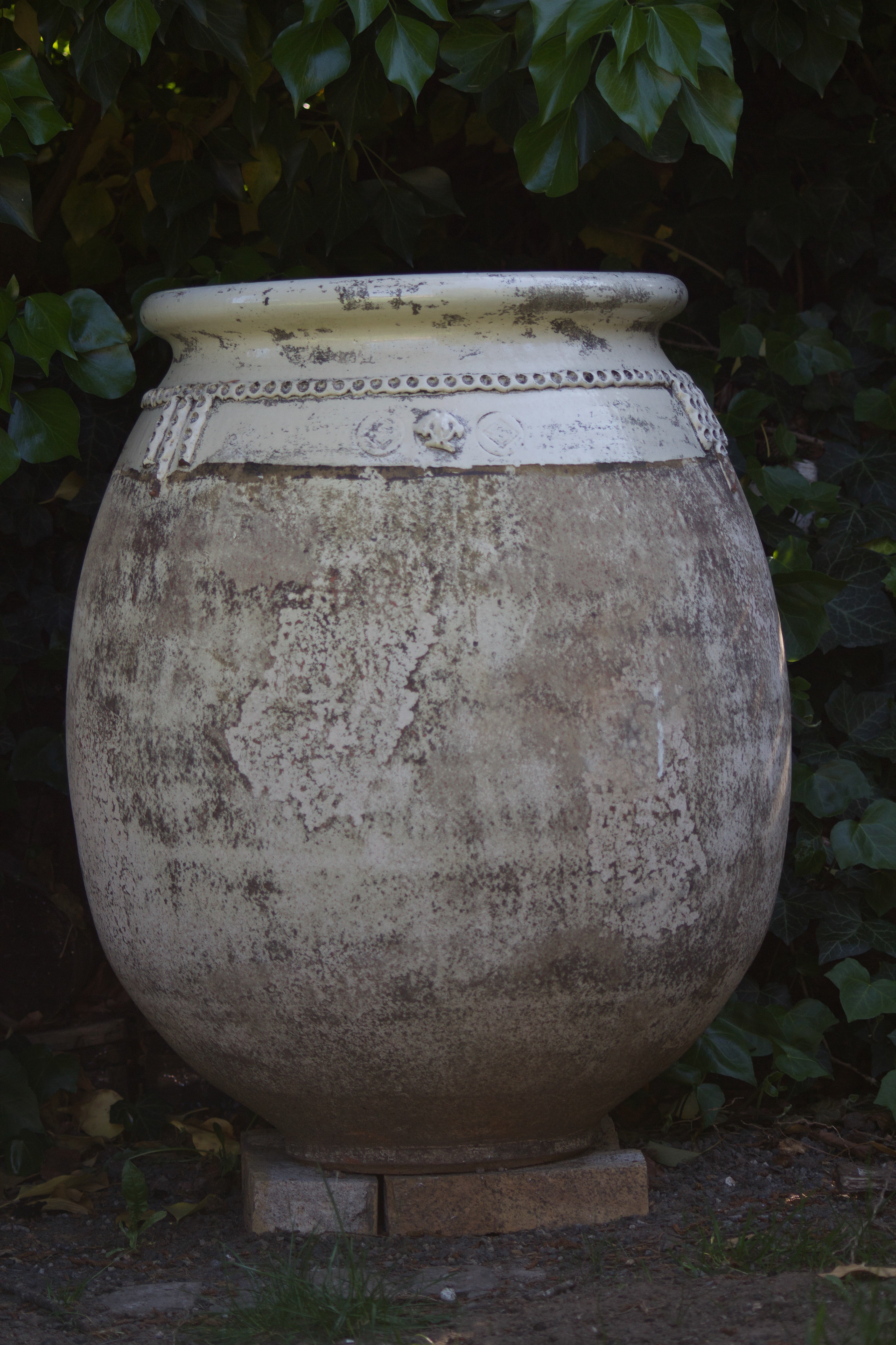 Drope Guirland Jar with Prestige Patina and Ivory Glaze